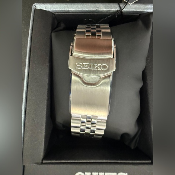 NIB Black Seiko 5 Sports SKX Watch - Picture 4 of 4